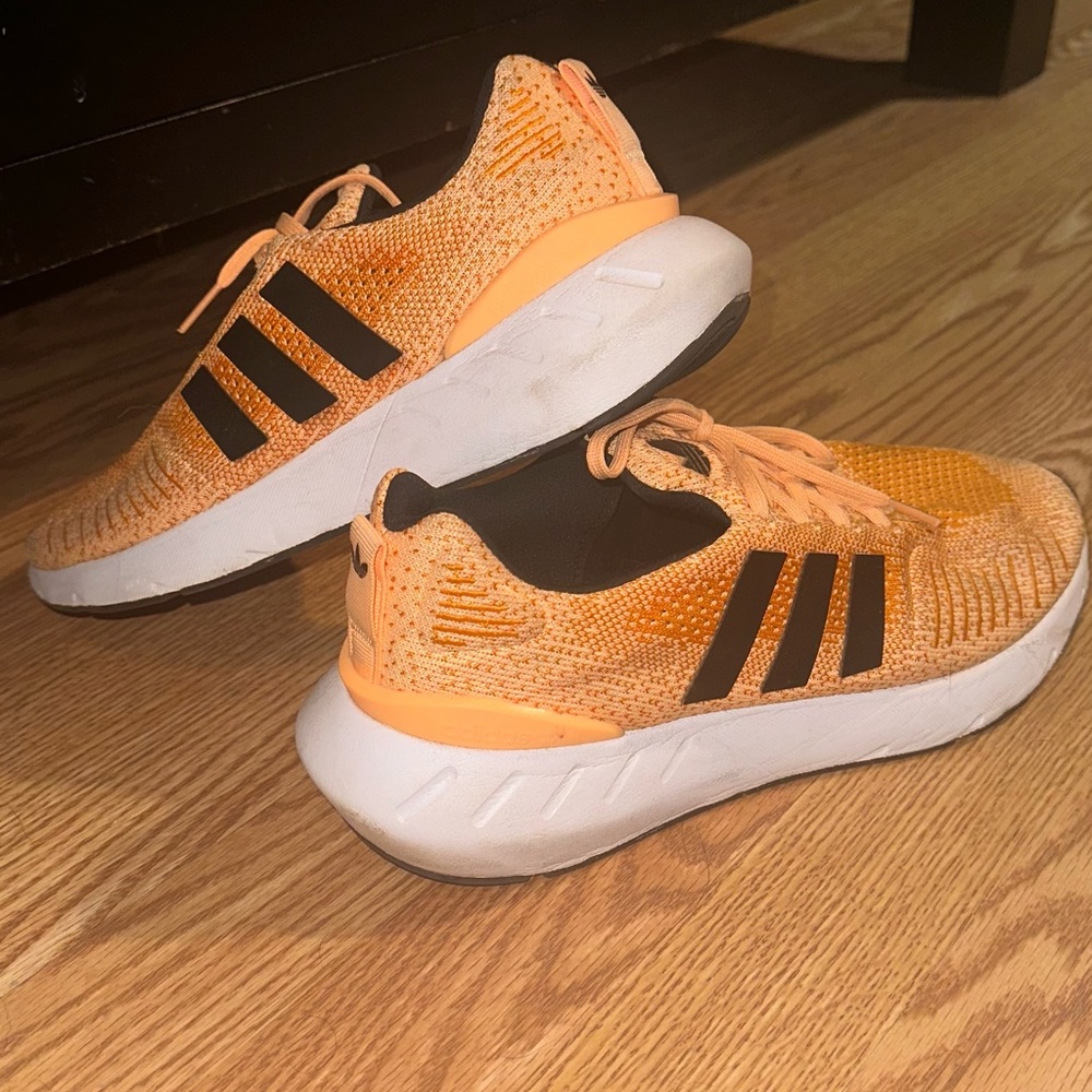 Men’s 10.5 adidas